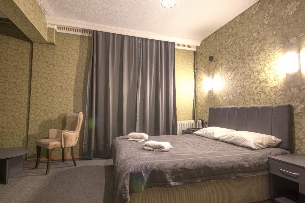 Ares Business Suit Hotel