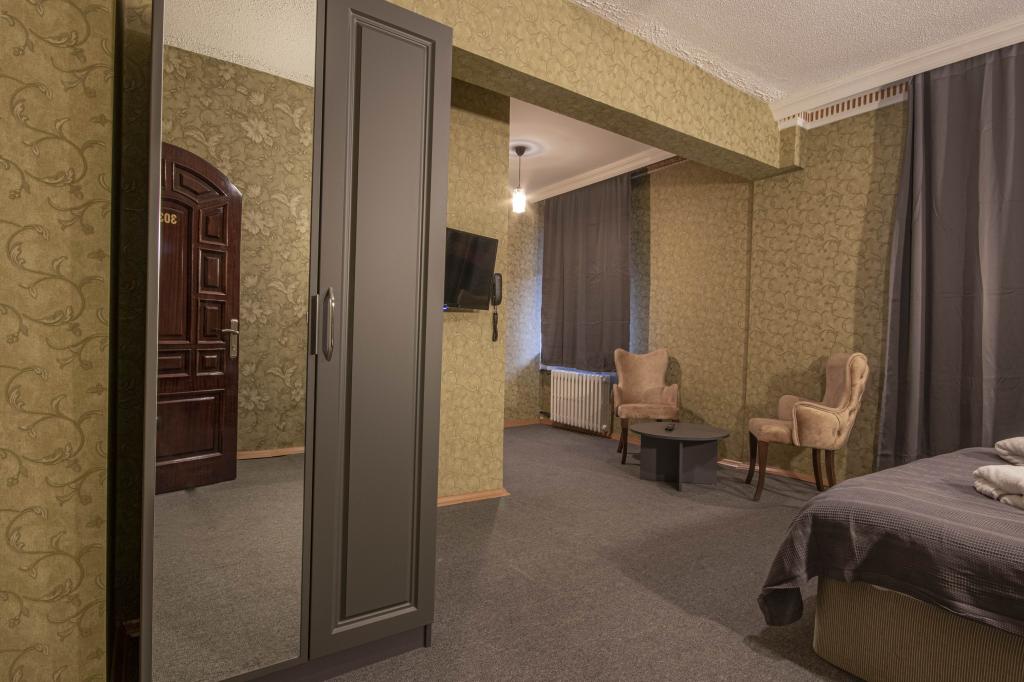 Ares Business Suit Hotel