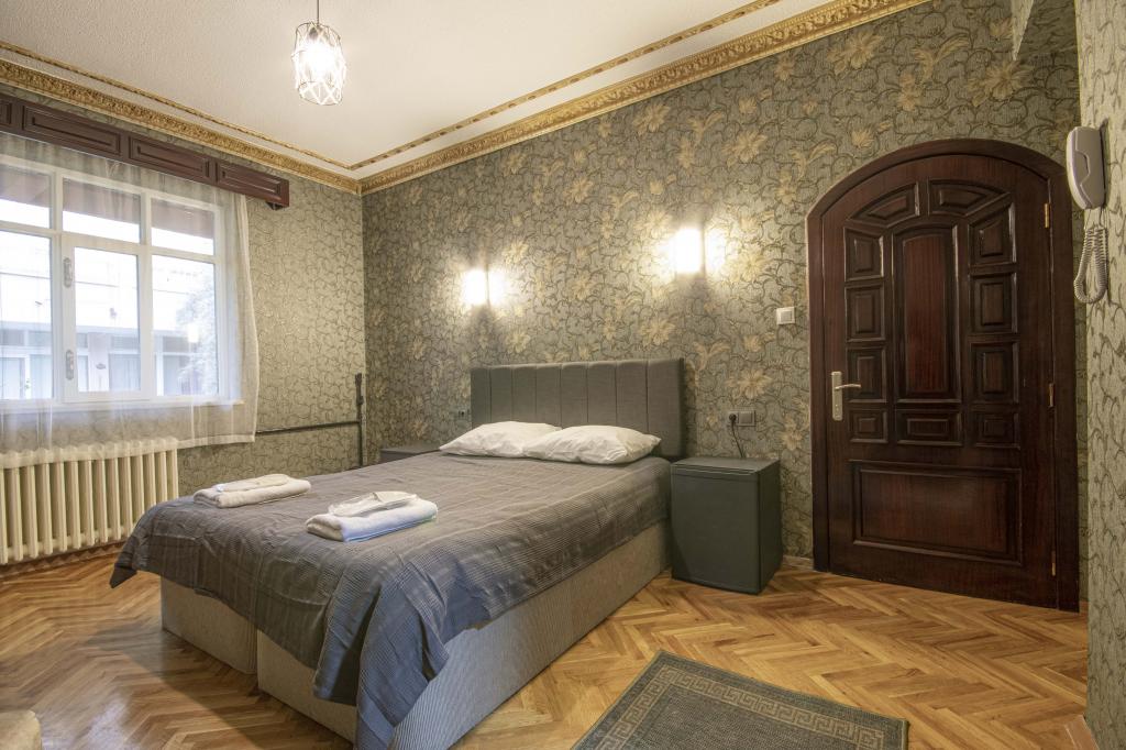 Ares Business Suit Hotel