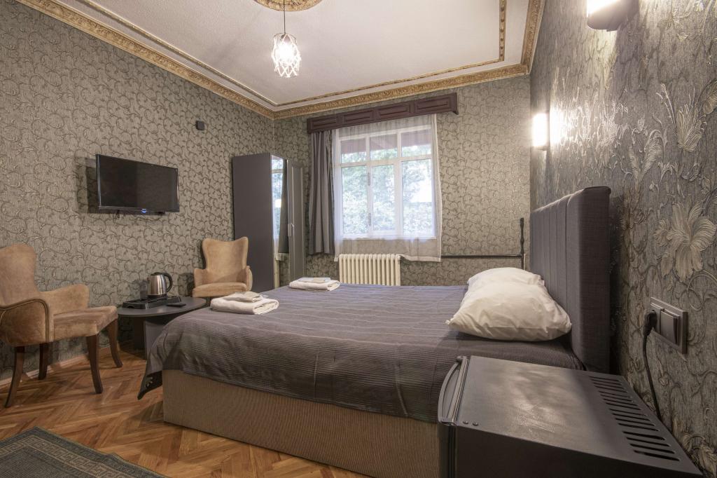 Ares Business Suit Hotel