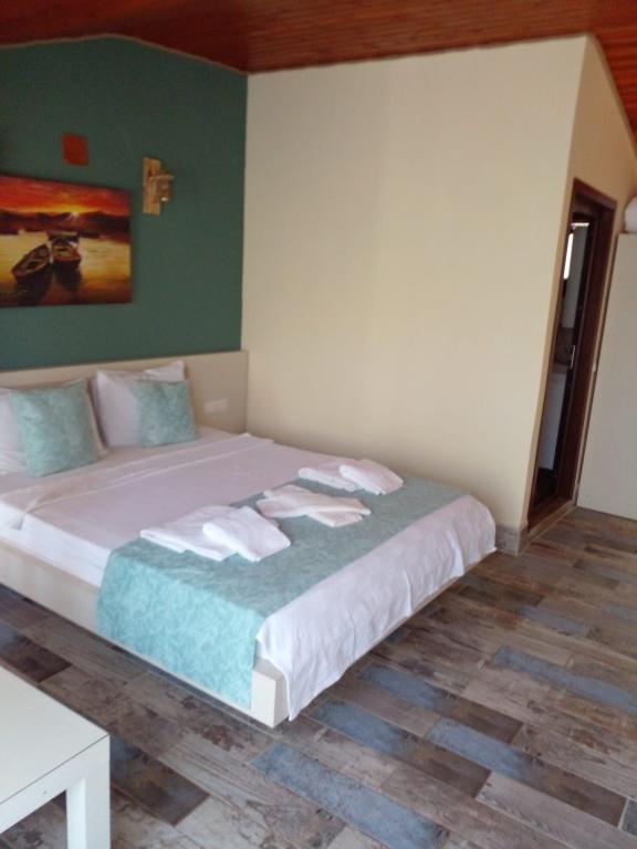 Nuri’s Beach Bungalow