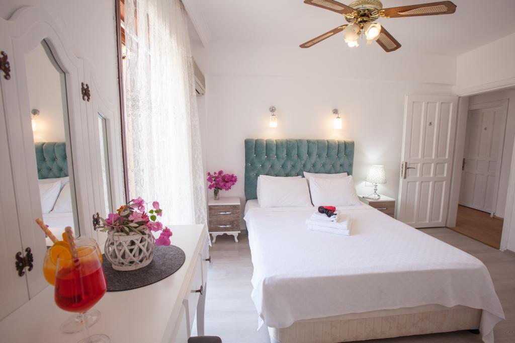 Papermoon Hotel And Apartments