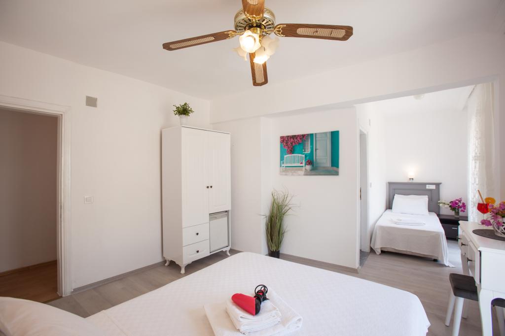 Papermoon Hotel And Apartments