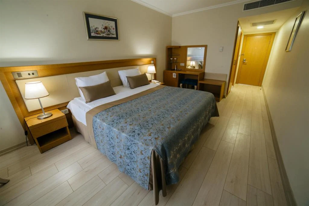 Patalya Lakeside Resort Hotel