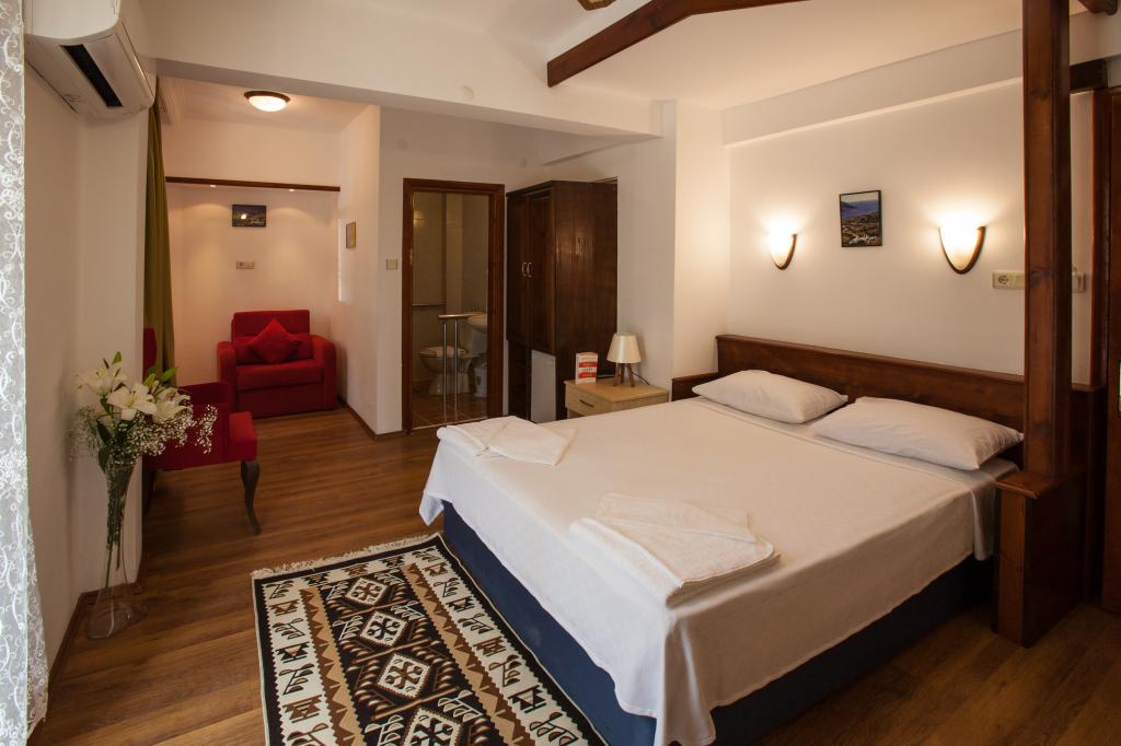 Papermoon Hotel And Apartments