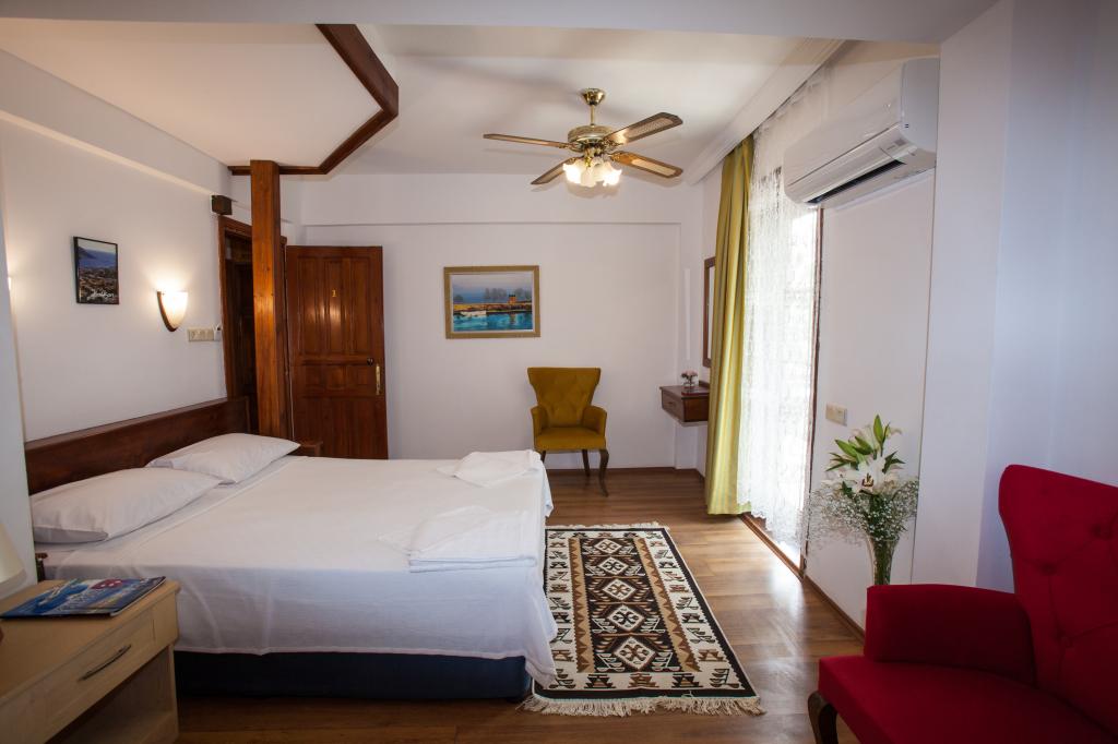 Papermoon Hotel And Apartments