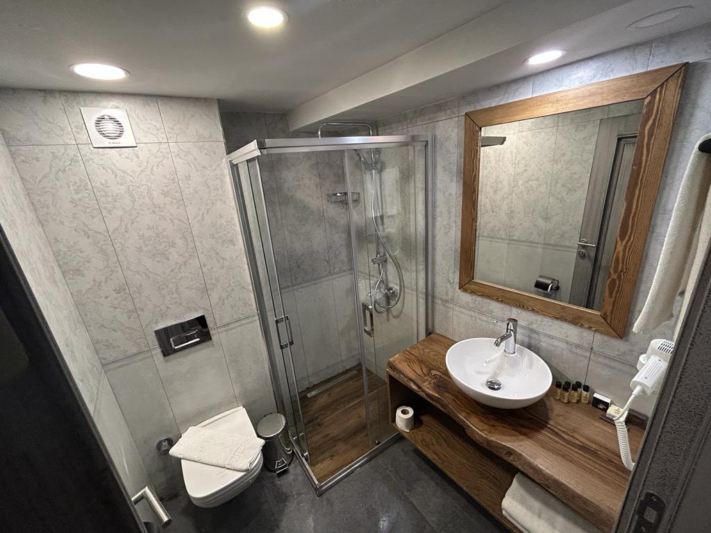 Assos Troy Port Hotel (+8)