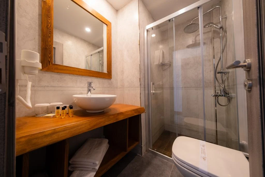 Assos Troy Port Hotel (+8)