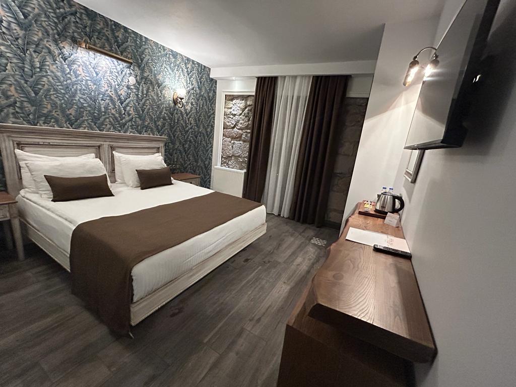 Assos Troy Port Hotel (+8)