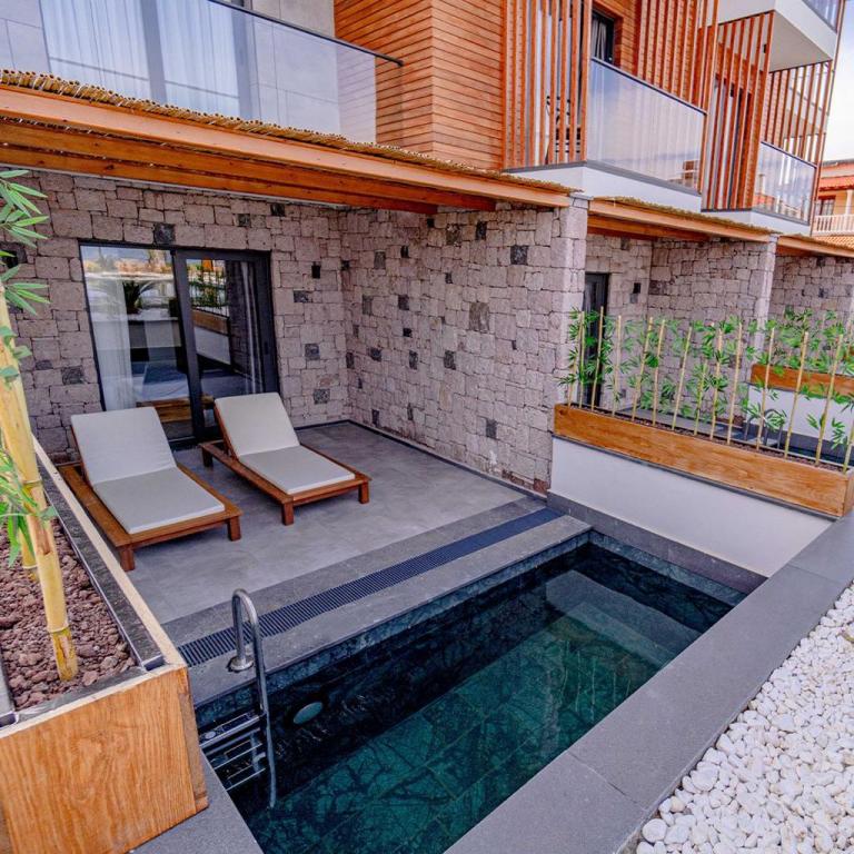 Leone Cunda Edition Otel(+12)