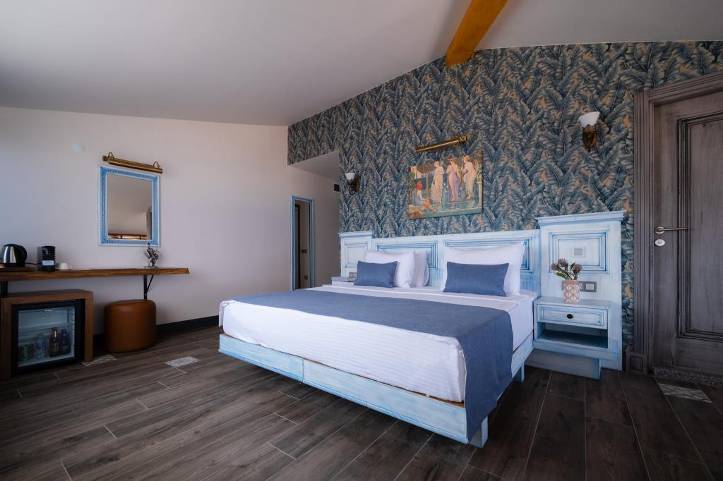 Assos Troy Port Hotel (+8)