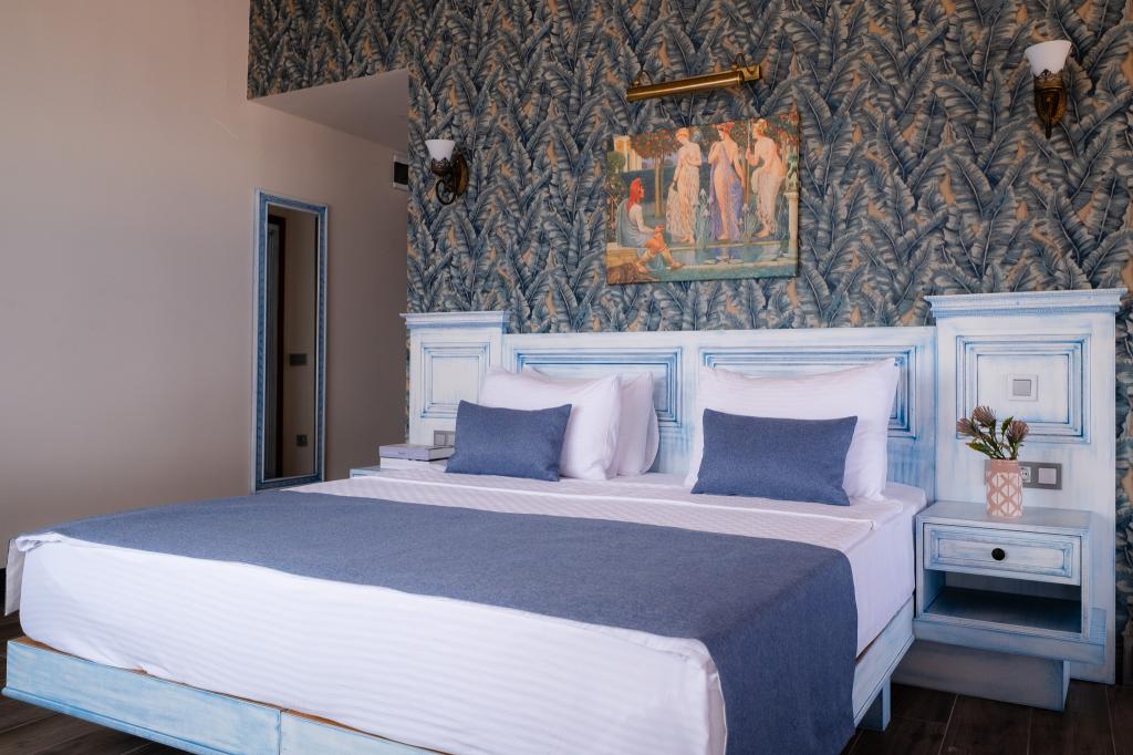 Assos Troy Port Hotel (+8)