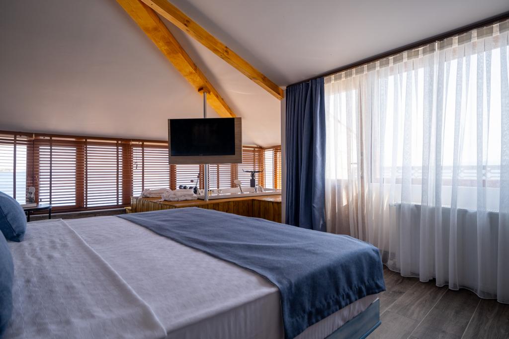 Assos Troy Port Hotel (+8)