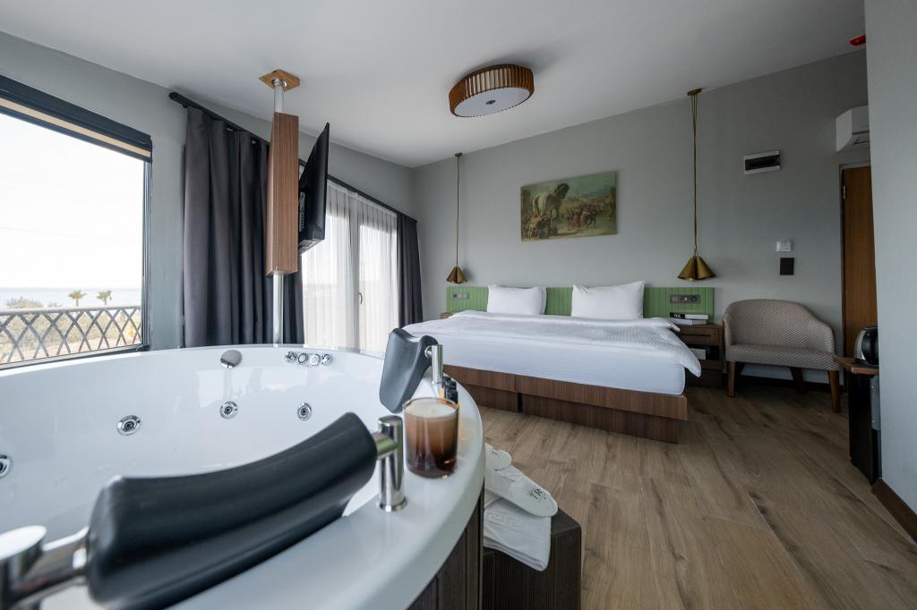 Assos Troy Beach Hotel