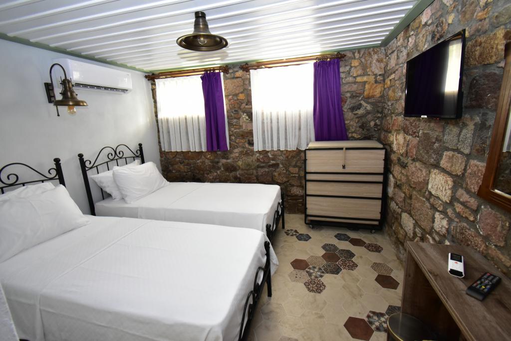 Flora Ayvalık Otel +13 Adult Only