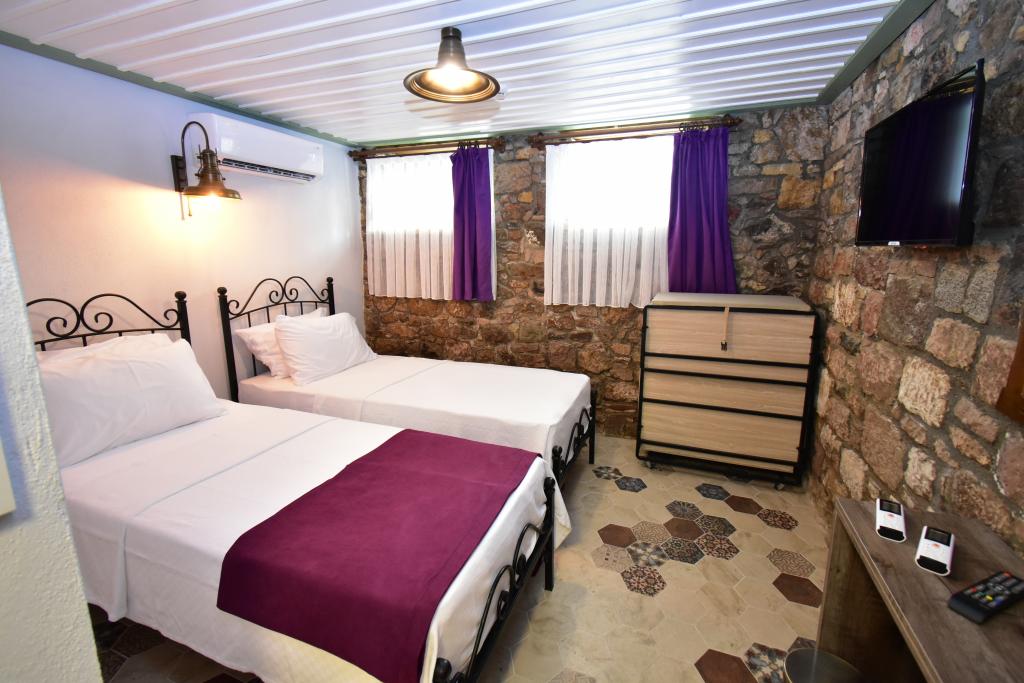 Flora Ayvalık Otel +13 Adult Only