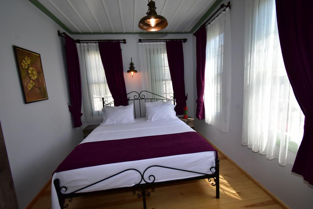 Flora Ayvalık Otel +13 Adult Only