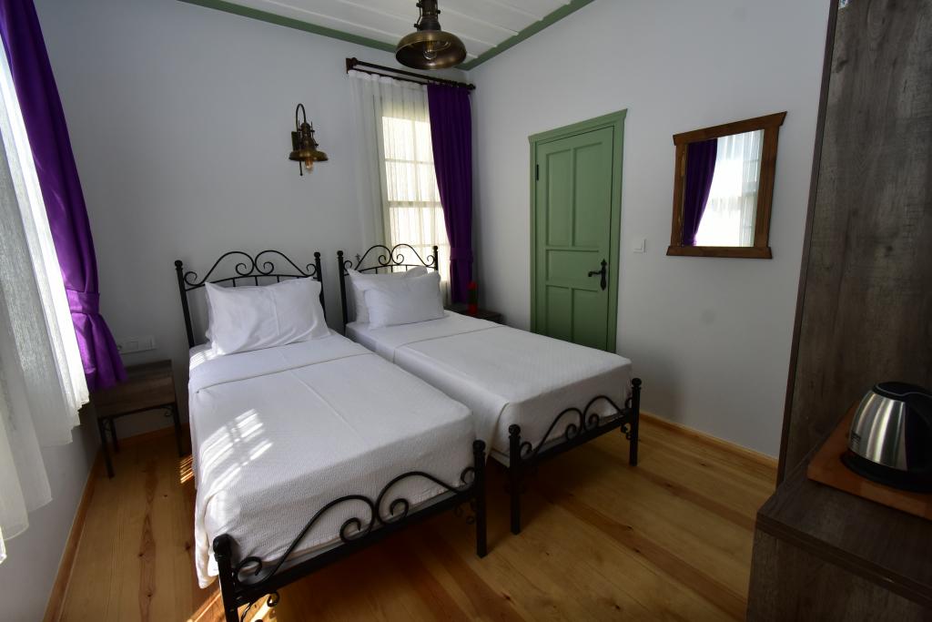 Flora Ayvalık Otel +13 Adult Only