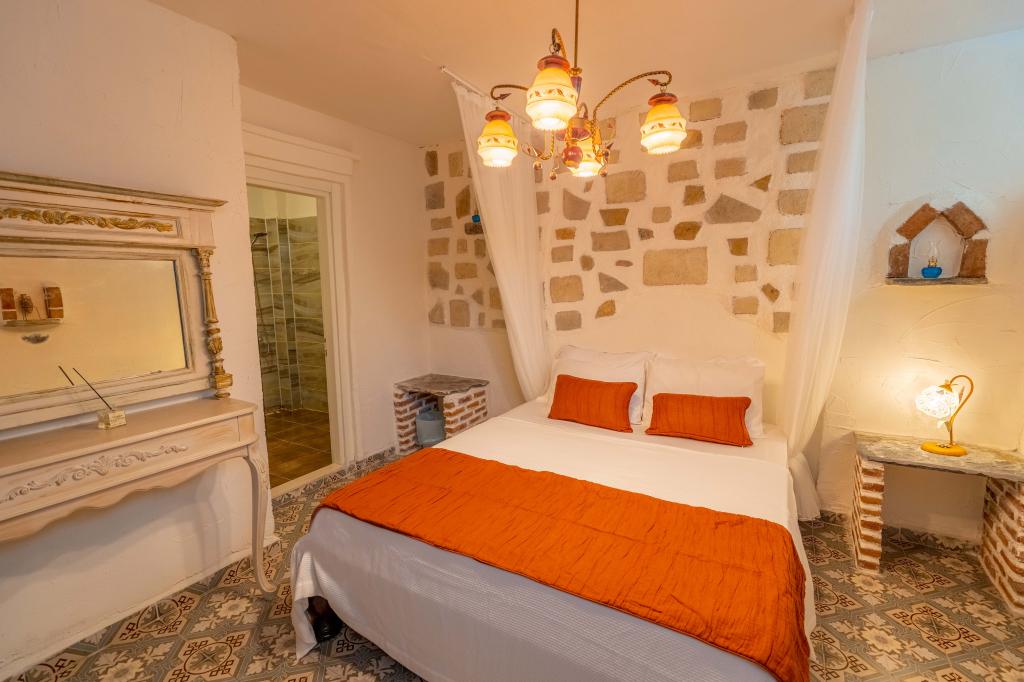 Cunda Battalos Küçük Otel +13