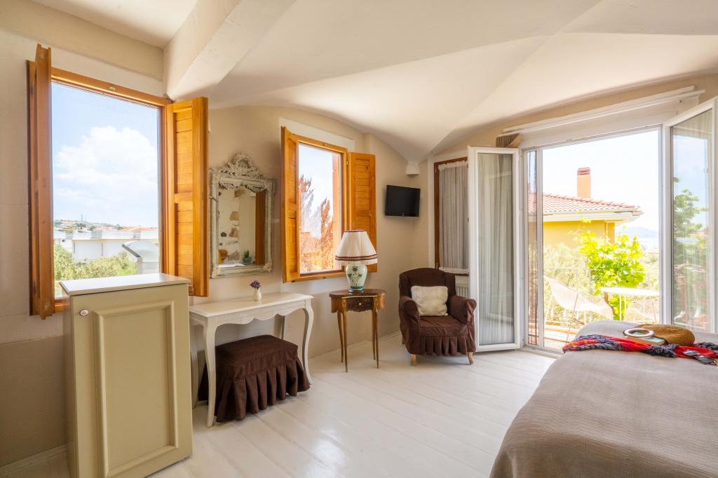 Cunda Battalos Küçük Otel +13