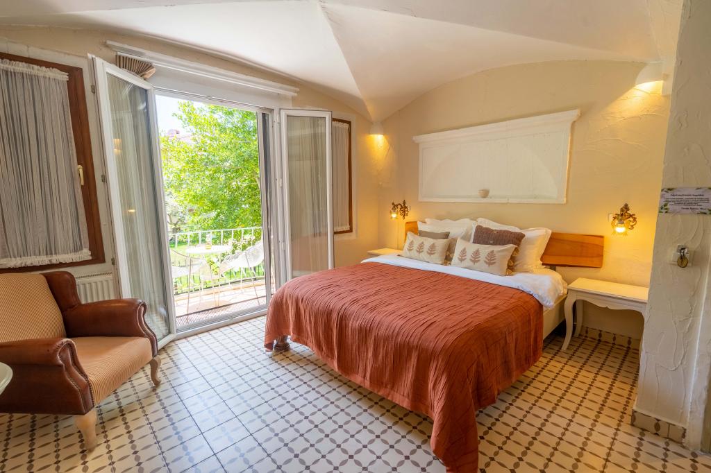Cunda Battalos Küçük Otel +13
