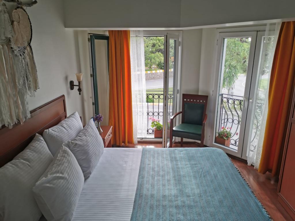 Menekşe Hotel Ayvalık