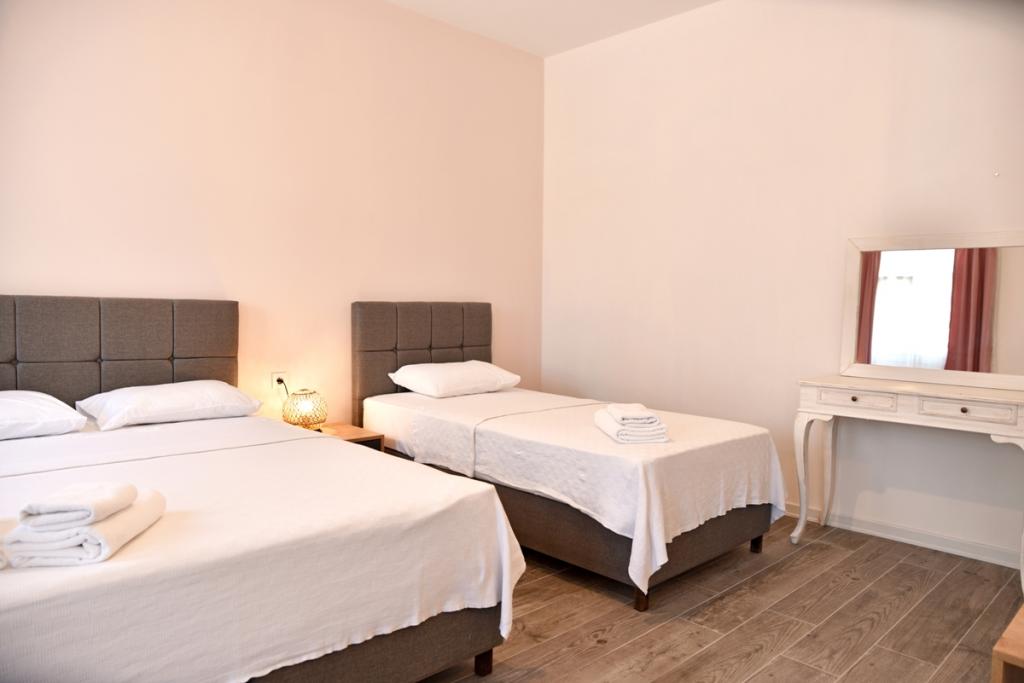 Zeytin Arası Taş Evler