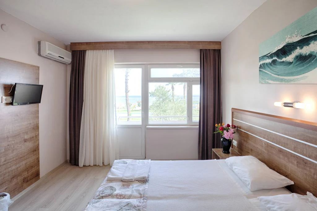 Palm Beach Otel Küçükkuyu