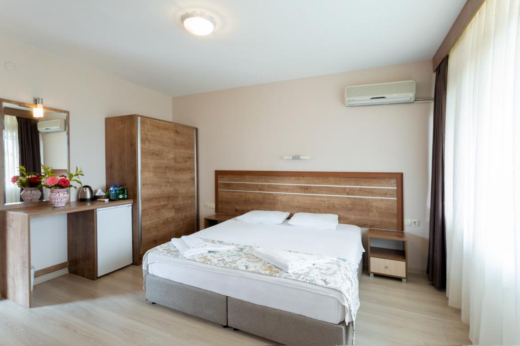 Palm Beach Otel Küçükkuyu