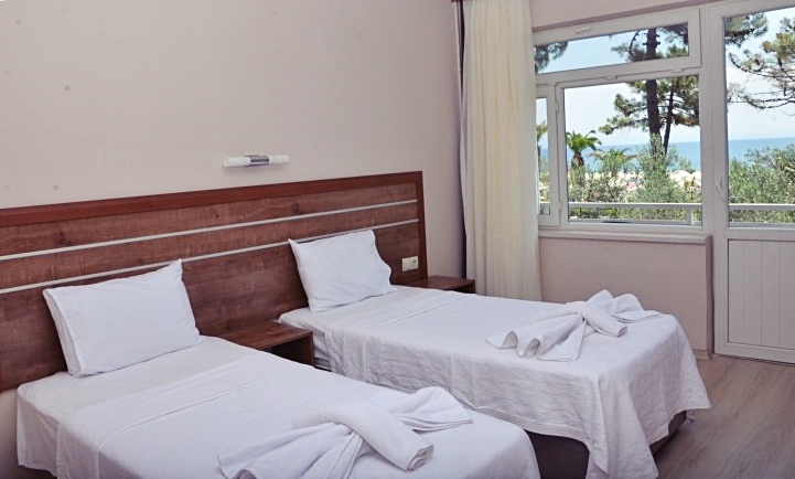 Palm Beach Otel Küçükkuyu