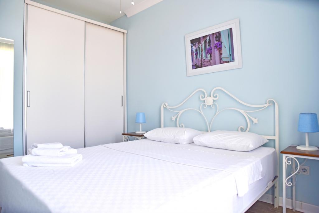 Zeytin Arası Taş Evler