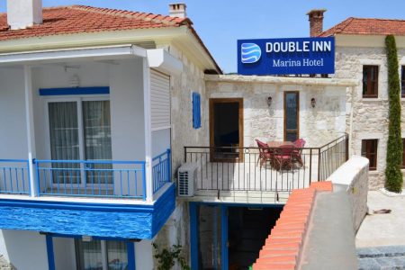 Double Inn Marina Hotel