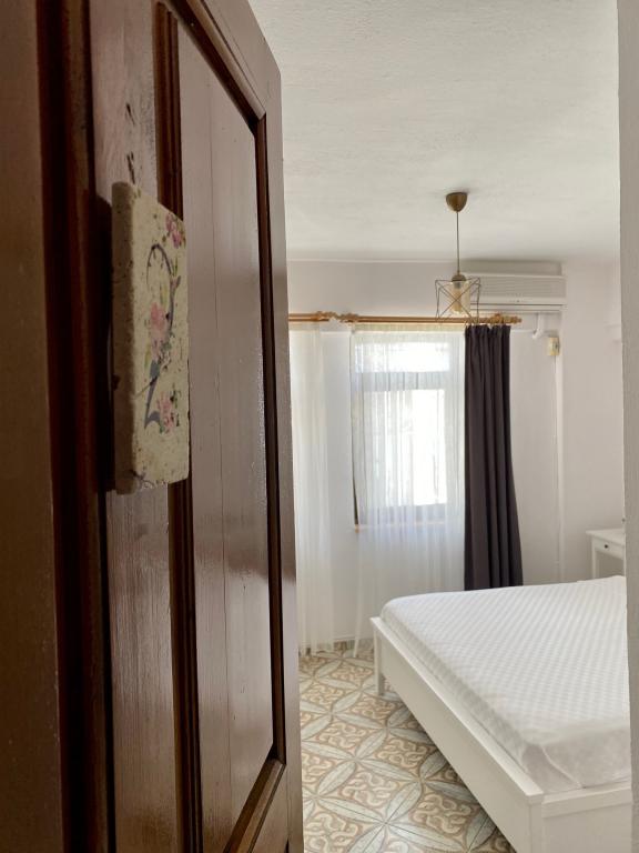 Adonis Konukevi Bozcaada