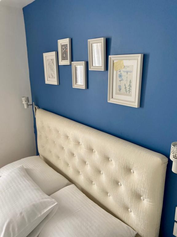 Adonis Konukevi Bozcaada