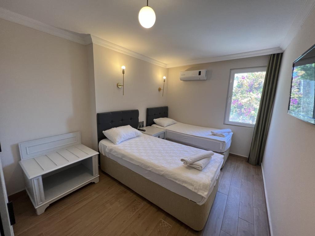 Moonshine Hotel & Suites