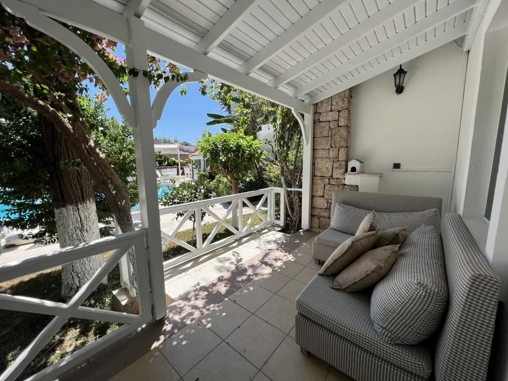 Moonshine Hotel & Suites