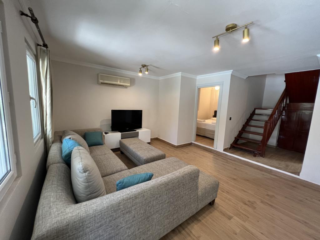 Moonshine Hotel & Suites