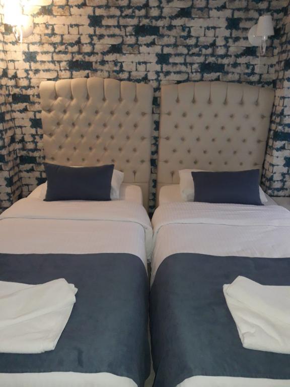 Double Inn Marina Hotel