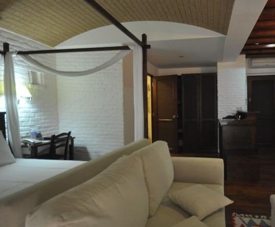 El Vino Hotel & Suites