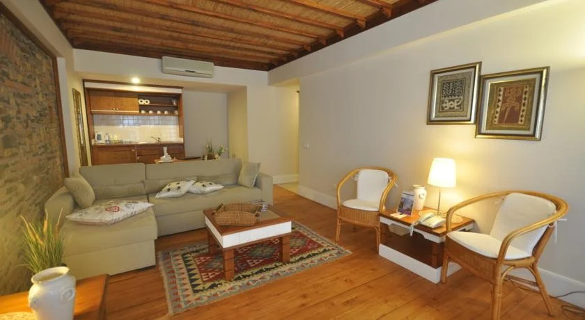 El Vino Hotel & Suites