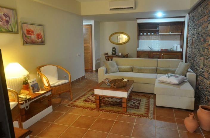 El Vino Hotel & Suites