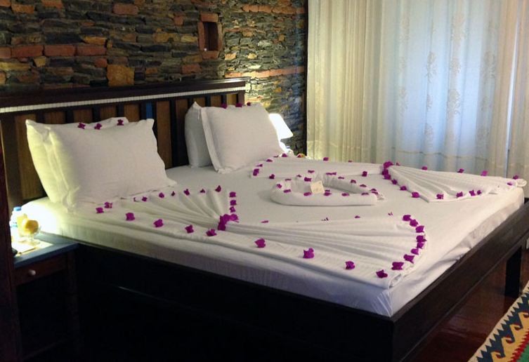 El Vino Hotel & Suites