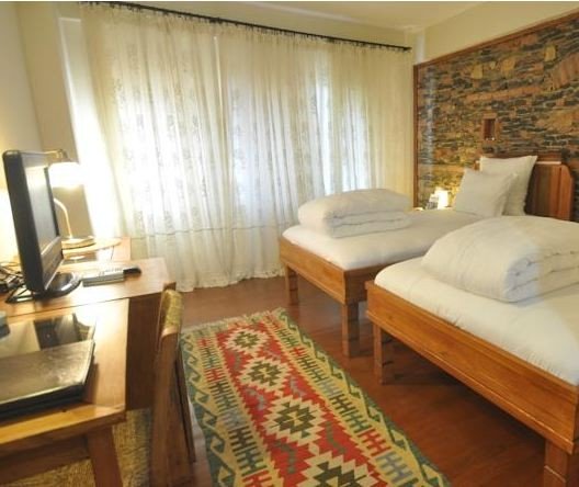 El Vino Hotel & Suites