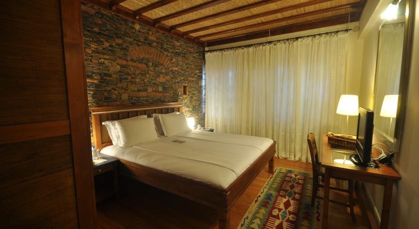 El Vino Hotel & Suites