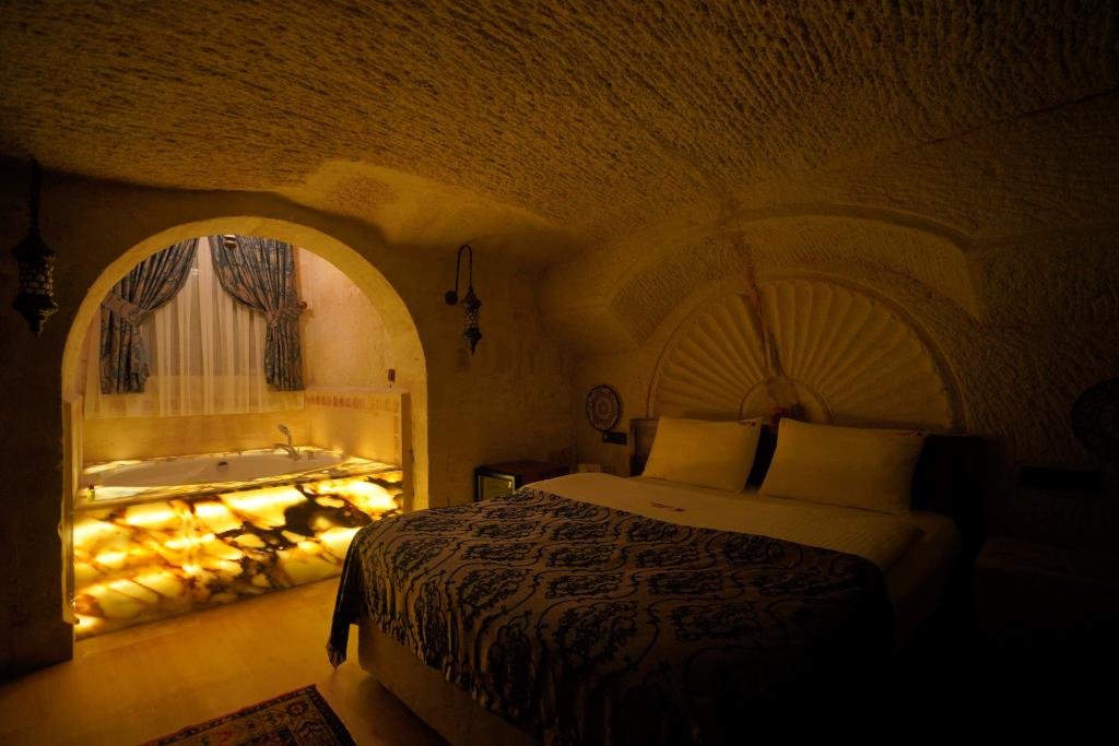 Fairyland Cave Hotel