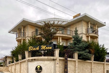 Blackmoon Villa Hotel