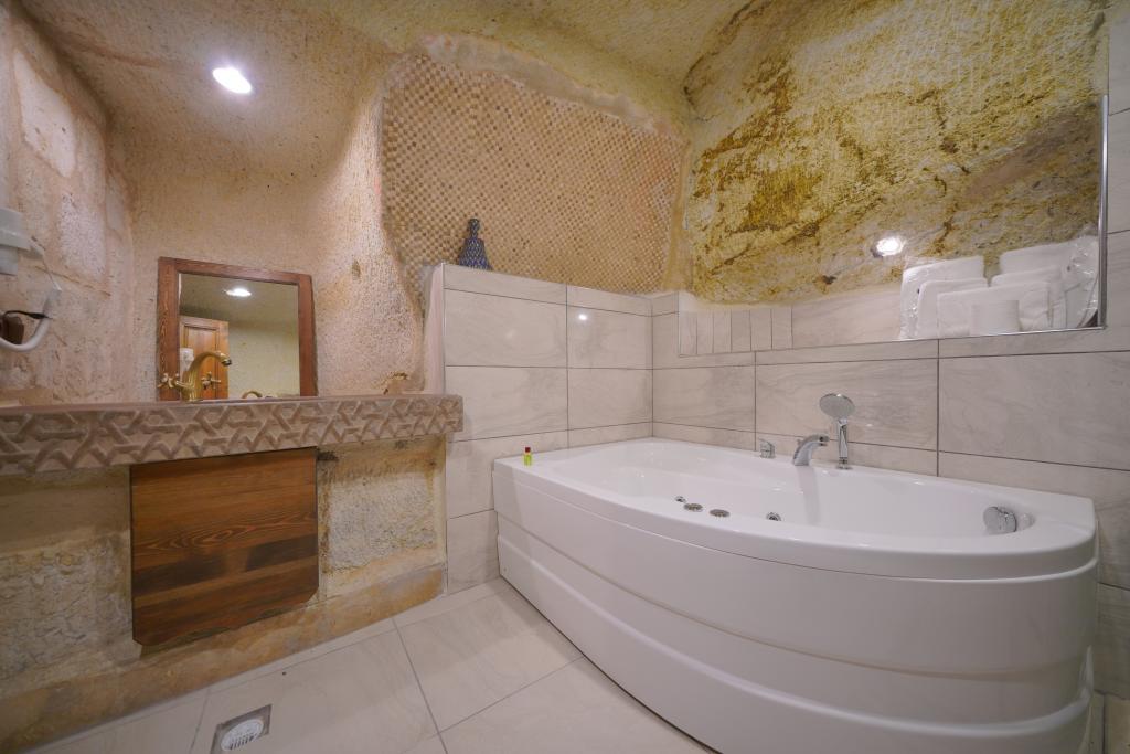 Fairyland Cave Hotel