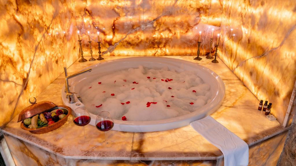 Elika Cave Suites Spa