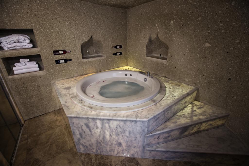 Elika Cave Suites Spa