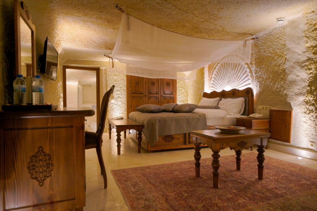 Fairyland Cave Hotel